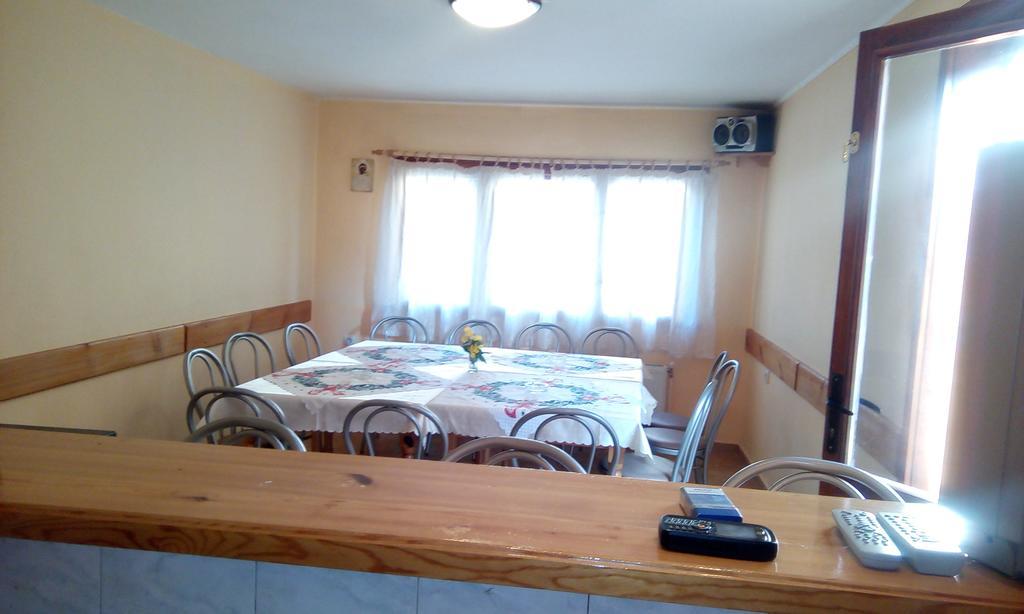 Guest House Lorian Madzhare Eksteriør bilde